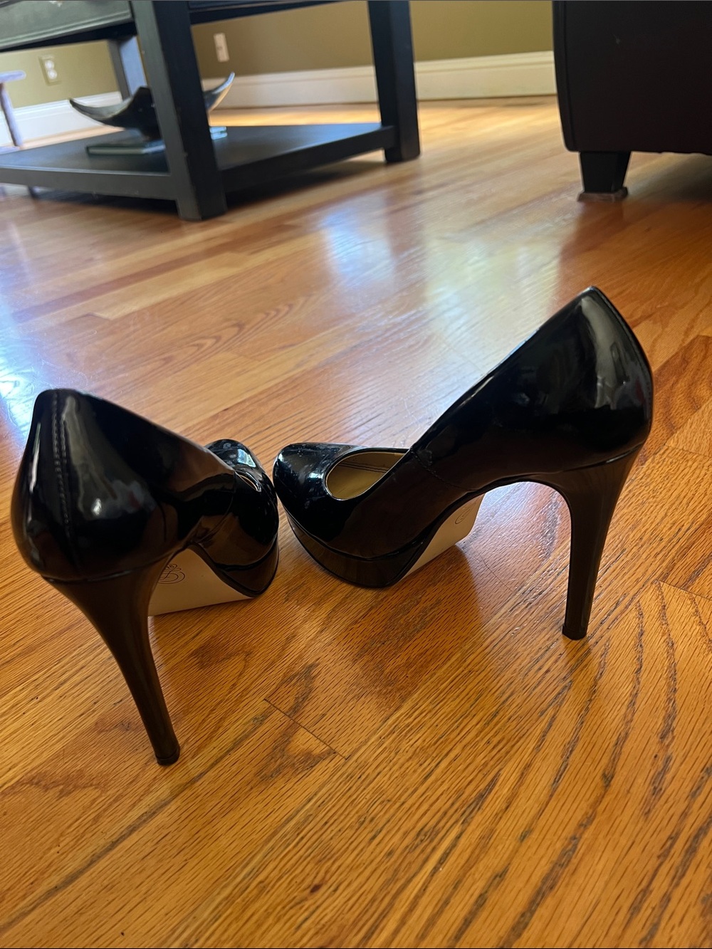 Chinese Laundry Black Patent Round-Toe Platform Pumps - Picture 3 of 5